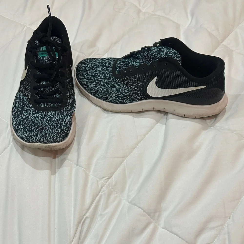 Nike Black and Green Athletic Shoes size 7